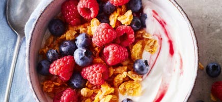 Bol pour petit-déjeuner aux fruits rouges