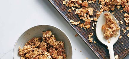 Granola aux fruits et aux noix