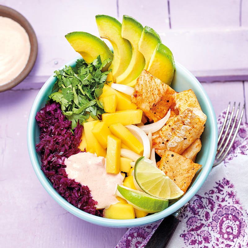 Fisch-Mango-Bowl mit Rotkohl