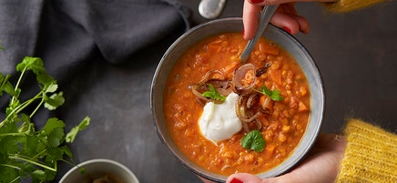 Krämig linssoppa med rostad lök