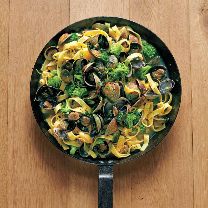 Photo of Tagliatelle with clams and broccoli by WW