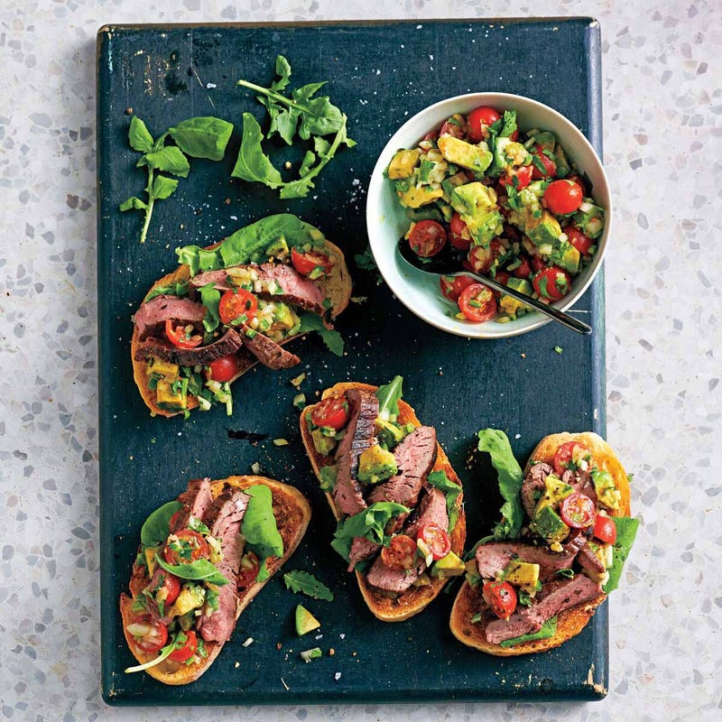 Photo de Sandwichs de bifteck de flanc avec salsa à l’avocat par WW