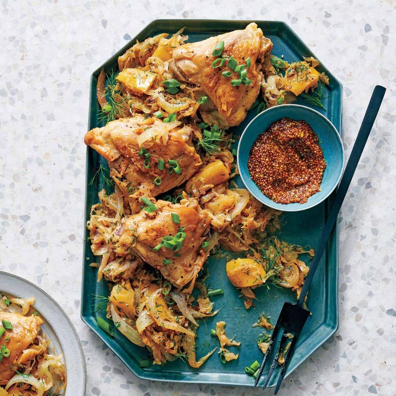 Photo de Cuisses de poulet aux pommes, aux oignons et à la choucroute par WW