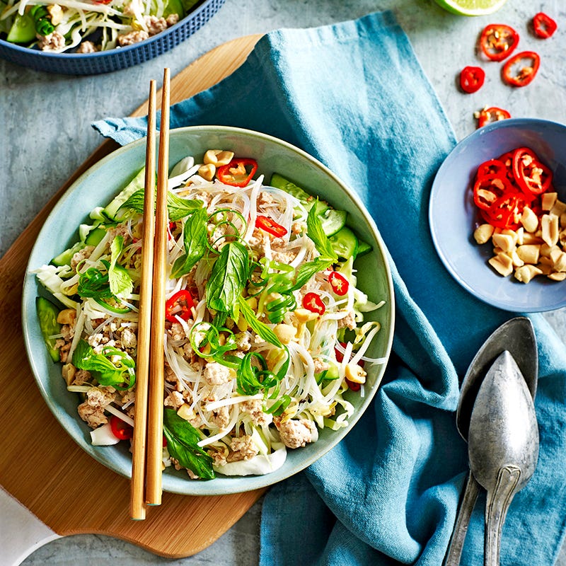 ViktVäktarna - Wokad kalkon- och nudelsallad (Larb)