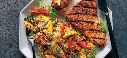 Poulet à la jamaïcaine et quinoa à la menthe et à la mangue