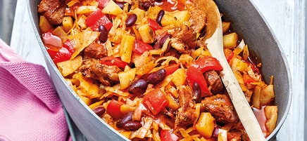 Mexikanischer Eintopf mit Schweinefleisch