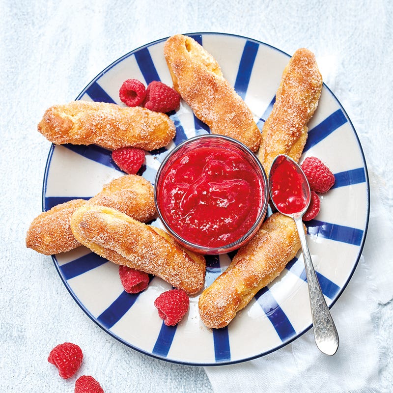 Gebackene Churros mit Zimtzucker und Himbeerdip