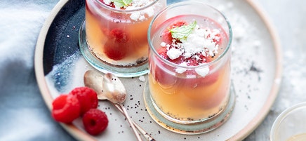 Aspic de framboises au pavot et meringue