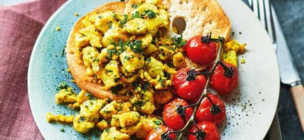 Scrambled tofu bagel