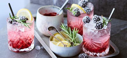 Brombeer-Gin-Tonic