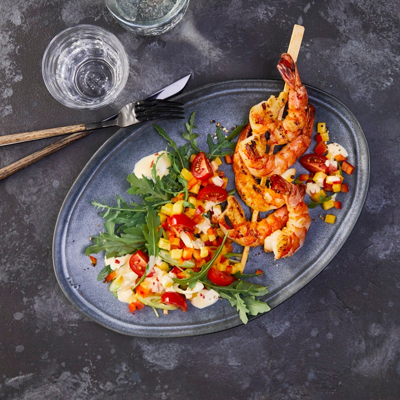 Paprika-Mango-Salat mit Knoblauchgarnelen