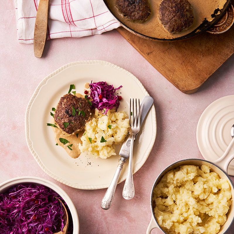 ViktVäktarna - Älgfärsbiffar med potatisstomp och lingon- och kålsallad
