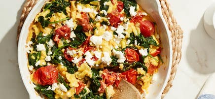 Œufs brouillés et tomates séchées à la grecque de Cat Cora