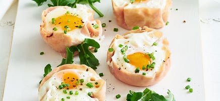 Poached egg and ham cups