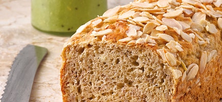 Veganes Bananenbrot mit Mandeln