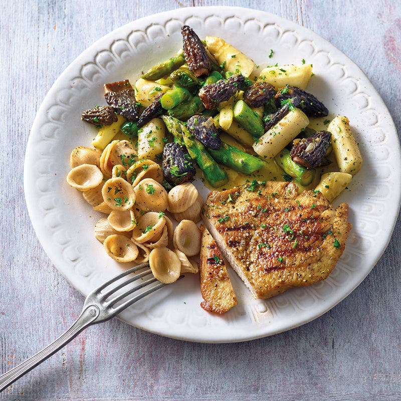 Gegrillte Trutenbrust mit Spargelpfanne