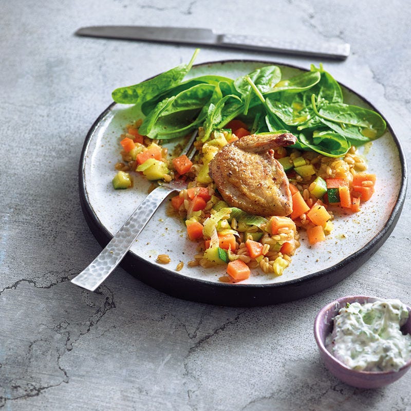 Spinatsalat mit Wachteln und Grünkernrisotto