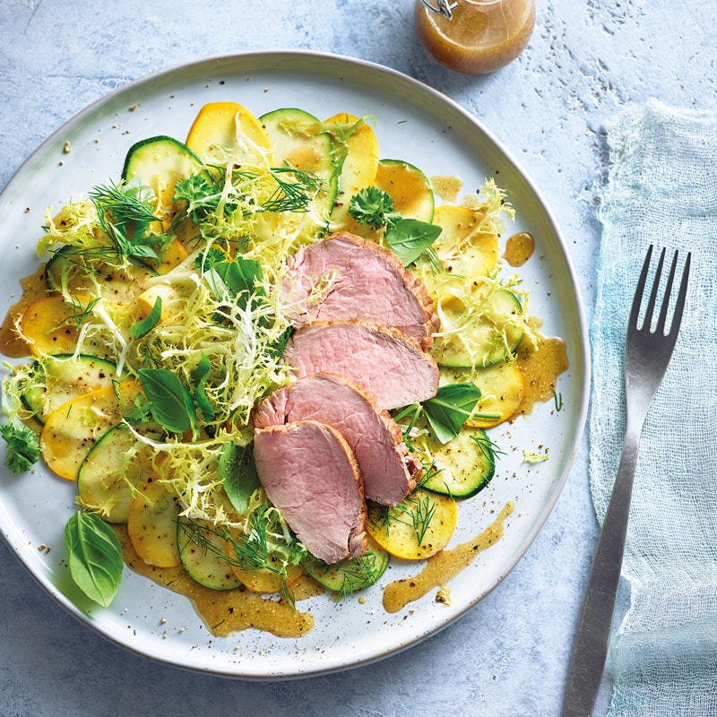 Schweinsfilet auf Zucchinibett mit Kräutern