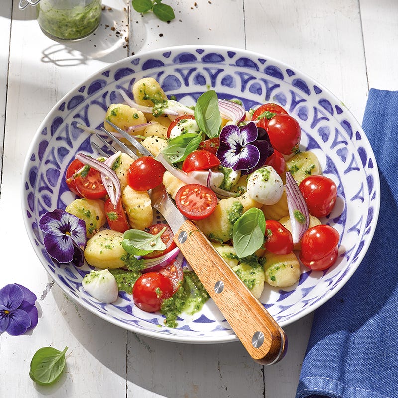 Gnocchisalat mit Mozzarella