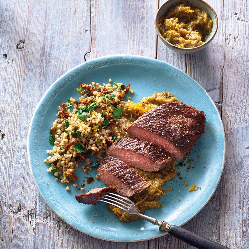 Steak auf Auberginencreme mit Buchweizen