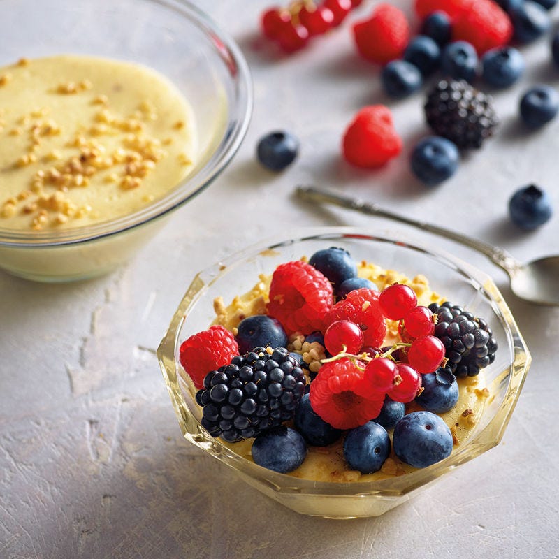 Vanillecreme mit Sommerbeeren