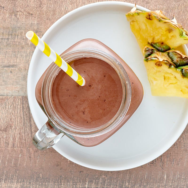 Photo de Boisson fouettée protéinée au chocolat et à l’ananas par WW