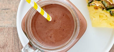 Boisson fouettée protéinée au chocolat et à l’ananas