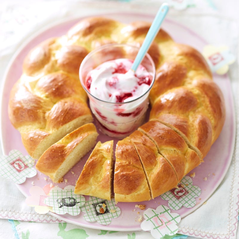 Osterkranz mit Himbeerquark