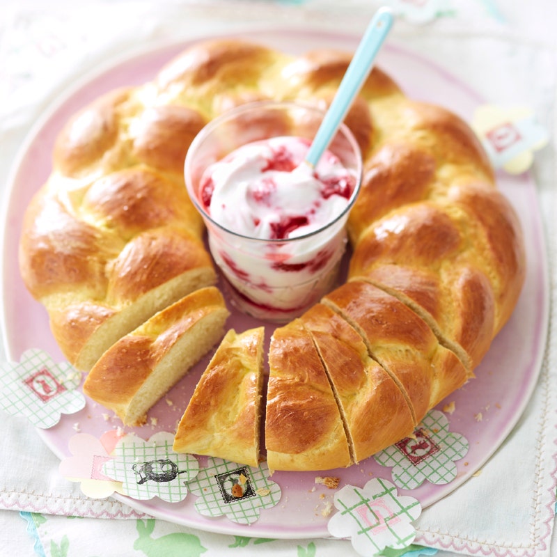 Osterkranz mit Himbeerquark