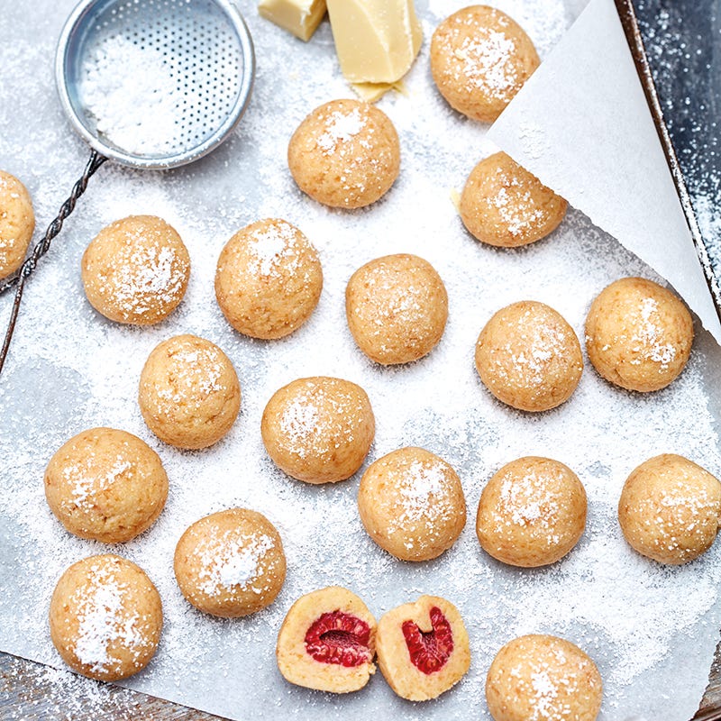 Foto van Gevulde biscuitballetjes met frambozen door WW