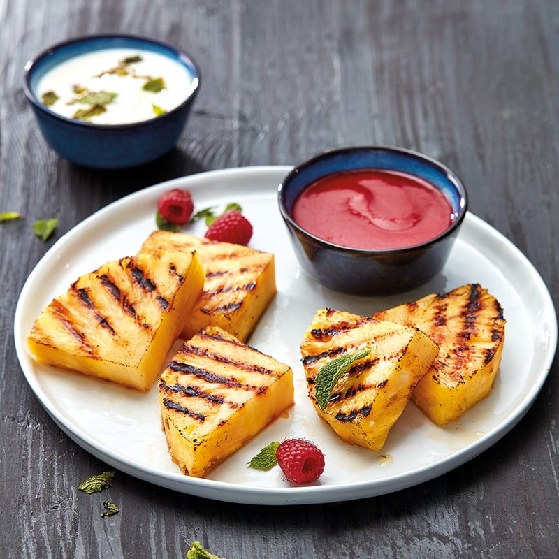 Foto van Gegrilde ananas met frambozensaus door WW