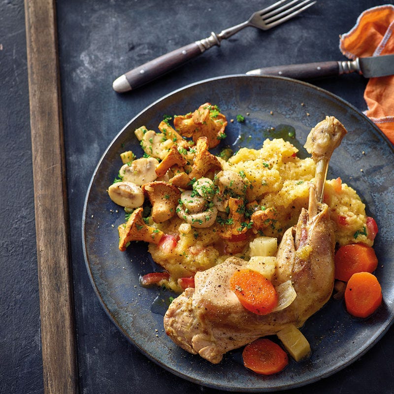 Geschmorte Pouletschenkel mit Polenta