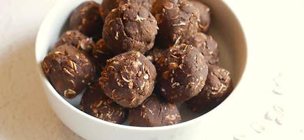 Bittersweet Chocolate and Peanut Butter Energy Bites