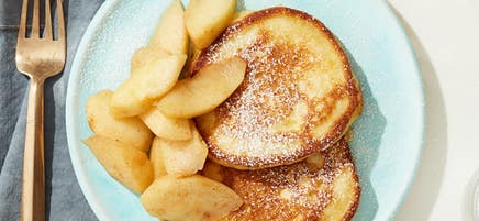 Crêpe à la ricotta avec pommes chaudes à la cannelle de Cat Cora