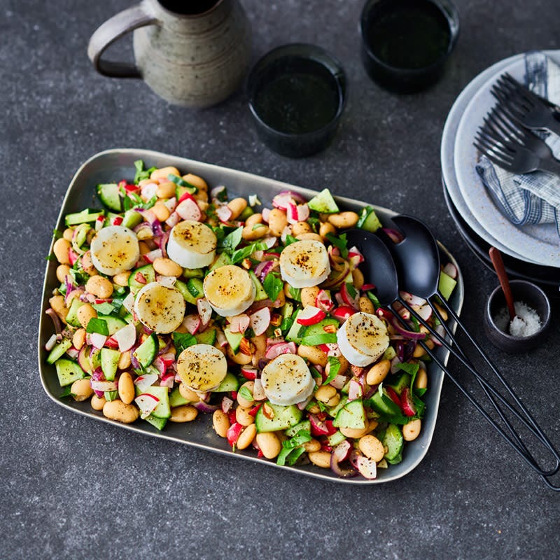 Bohnen-Radieschen-Salat mit Ziegenkäse
