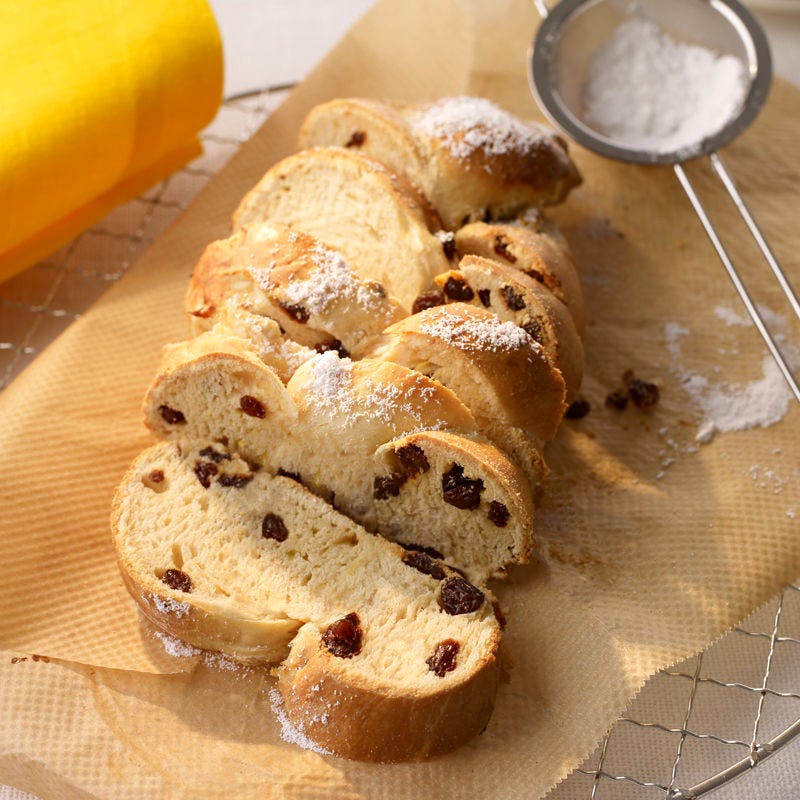 Osterhefezopf mit Rosinen