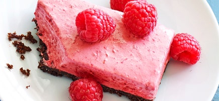 Tranches de chocolat et framboises glacées