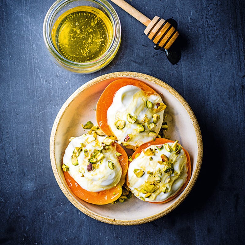 Photo de/du Abricots au yaourt, miel et pistaches par WW