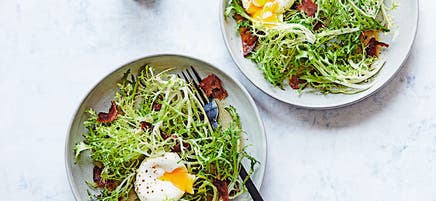 Frisée salad with bacon & egg