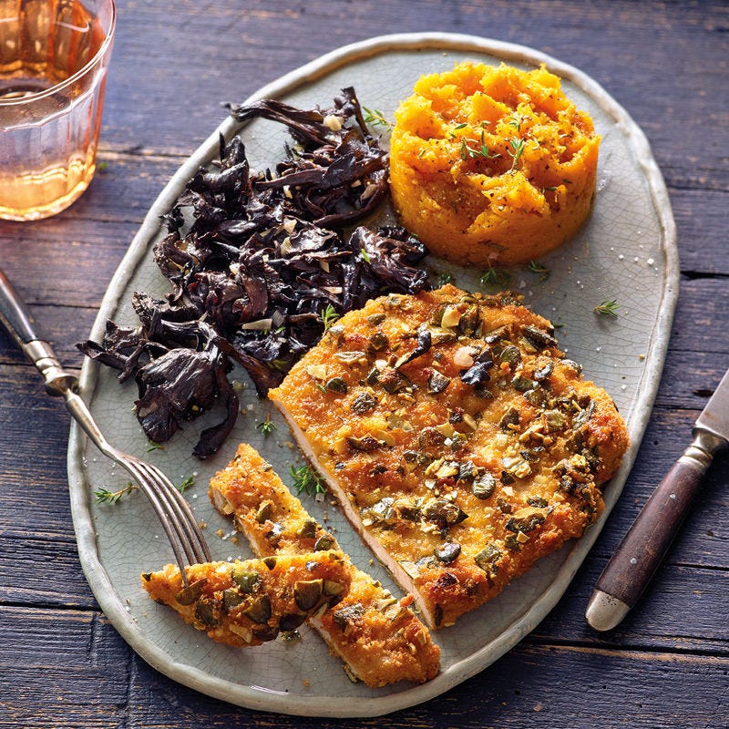 Trutenschnitzel in kerniger Kruste mit Kürbisstampf