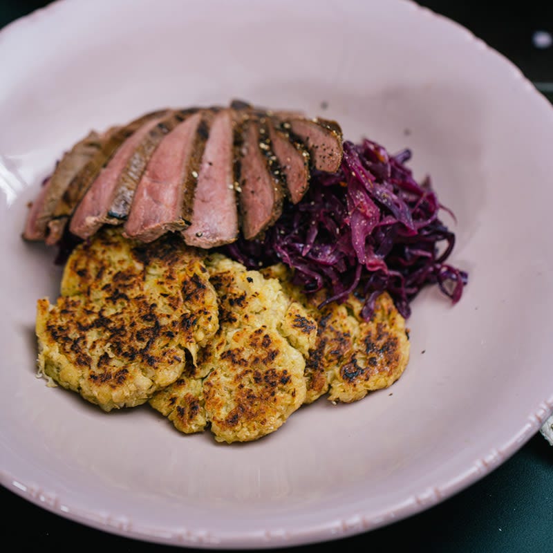 Entenbrust mit Schwarzwurzel-Kartoffel-Puffer