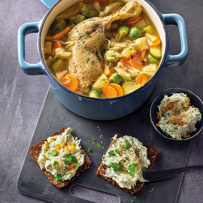 Pouleteintopf mit Pastinakencremebrot