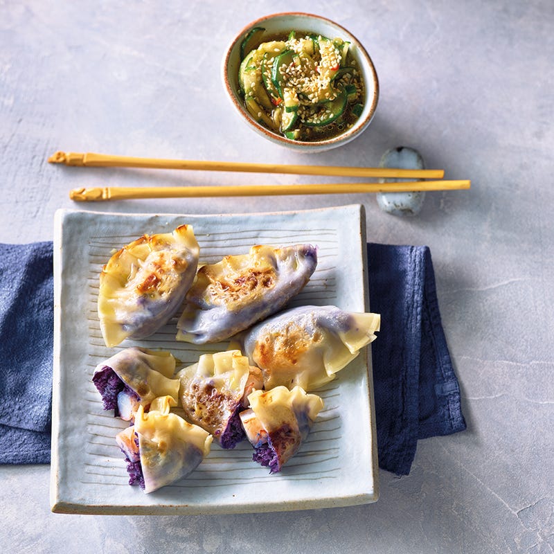 Foto van Gyoza met Aziatische komkommersalade door WW