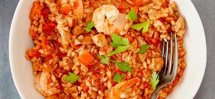 Jambalaya à la saucisse de poulet, aux crevettes et à l’épeautre