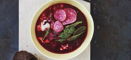 Borscht de betteraves au bœuf et au chou