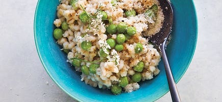 Slow-cooker risotto-style barley and peas