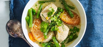 Slow-cooker green chicken curry