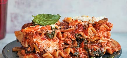 Slow-cooker simply delicious lasagne