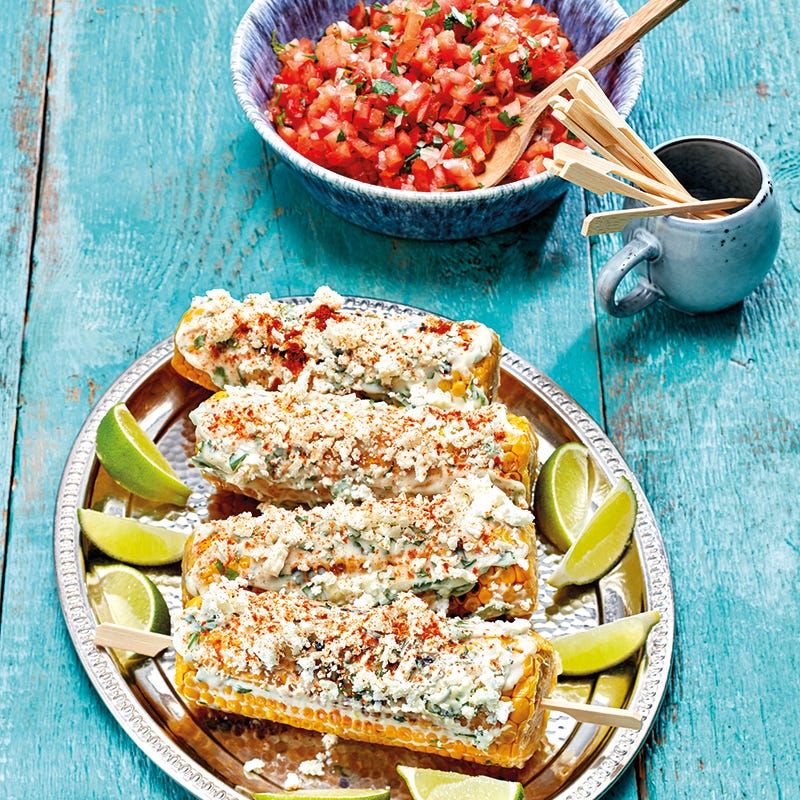 Foto van Mexicaanse maïskolven met pico de gallo door WW