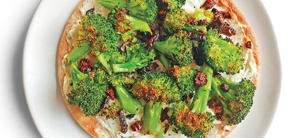 Veggie pita pizzas